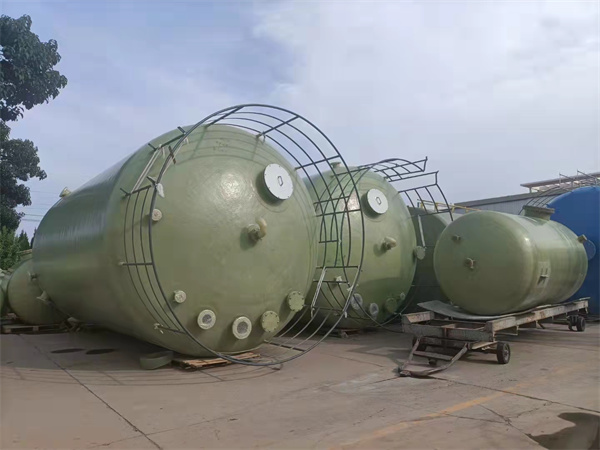 <strong><font color='0F1FFF'>玻璃钢储罐耐腐蚀性能好</font></strong>